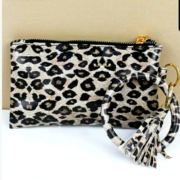 Leopard Clutch - Picture 1 of 1